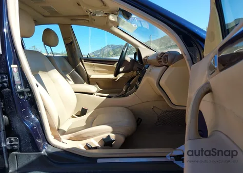 2003 Mercedes-Benz C 240 z USA, uszkodzony, nr VIN WDBRF61J93A403200